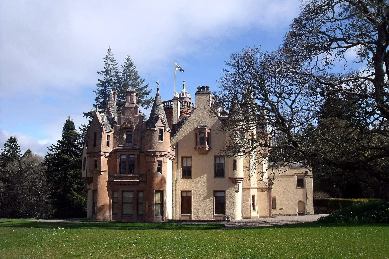 Aldourie Castle, Loch Ness, Inverness, Highlands